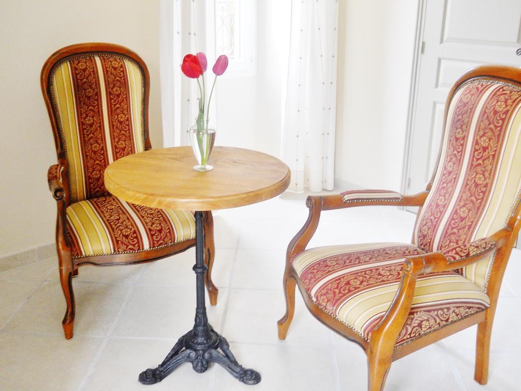 Le Jaonnet Bed & Breakfast Nabirat Bagian luar foto