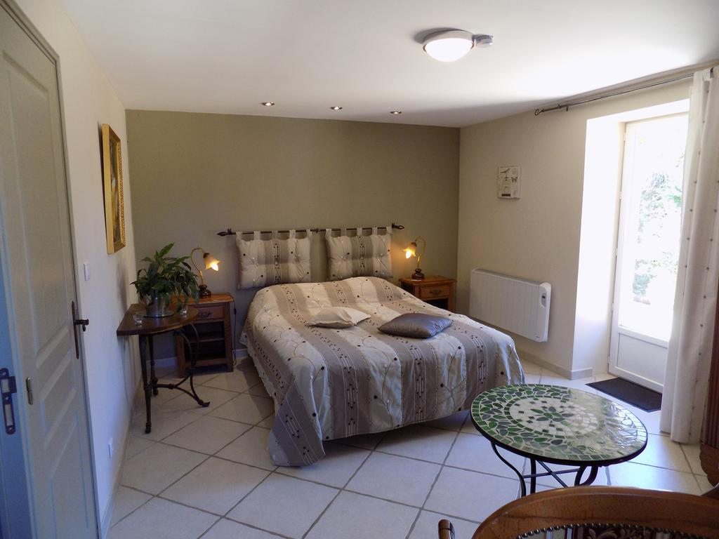 Le Jaonnet Bed & Breakfast Nabirat Bagian luar foto